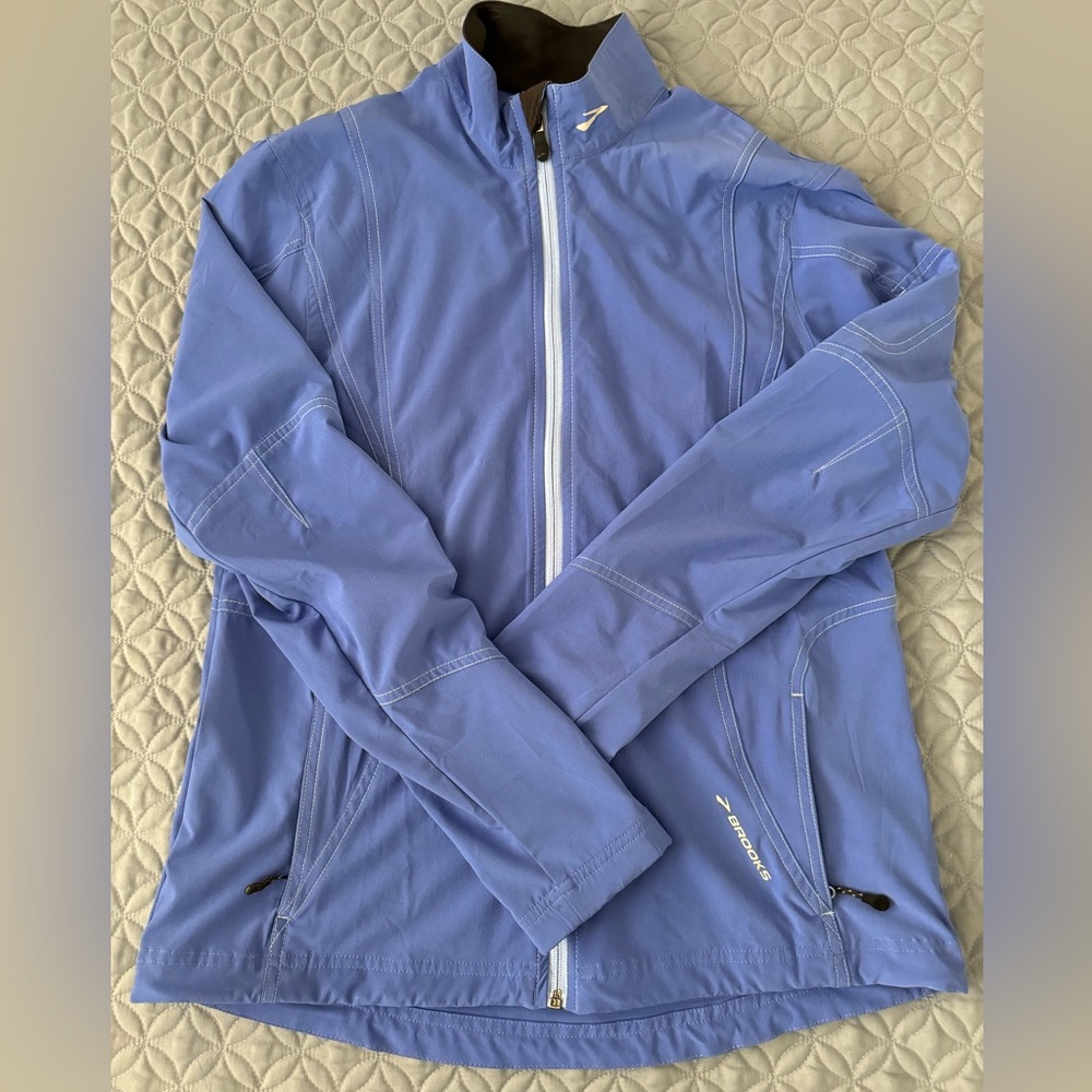 Women’s Brooks size M periwinkle color running jacket